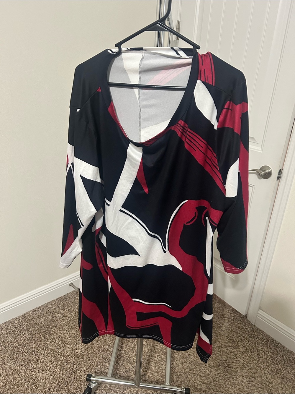 SHEIN Black White and Burgundy Abstract Print V-Neck Tunic